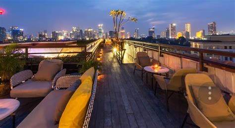 Restoran di Hotel Kolam Renang Rooftop Jakarta